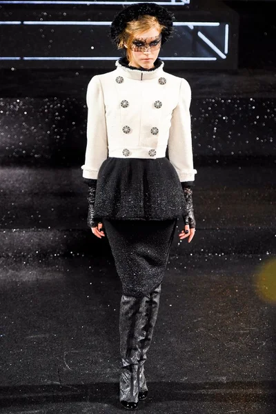 Look 7
